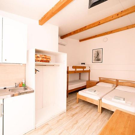 Guesthouse Lastavica Новаля Екстериор снимка